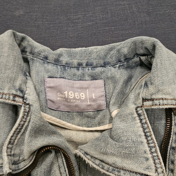 Gap jean jacket size Lg - Picture 3 of 5